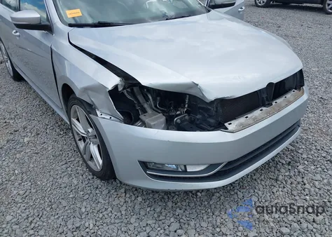 2015 Volkswagen Passat Se z USA, uszkodzony, nr VIN 1VWBS7A37FC013983